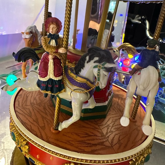 1997 Mr. Christmas Mechanical Collectibles Christmas Go  VTG Mr Christmas Merry Go Round Carousel Music Box